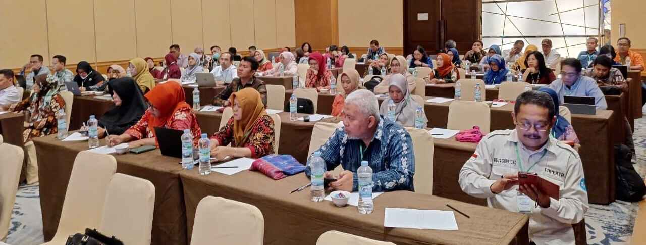 Dekan dan Pengurus Jurusan/ Prodi mengikuti FKPTPI dan IPSAGRI di Medan