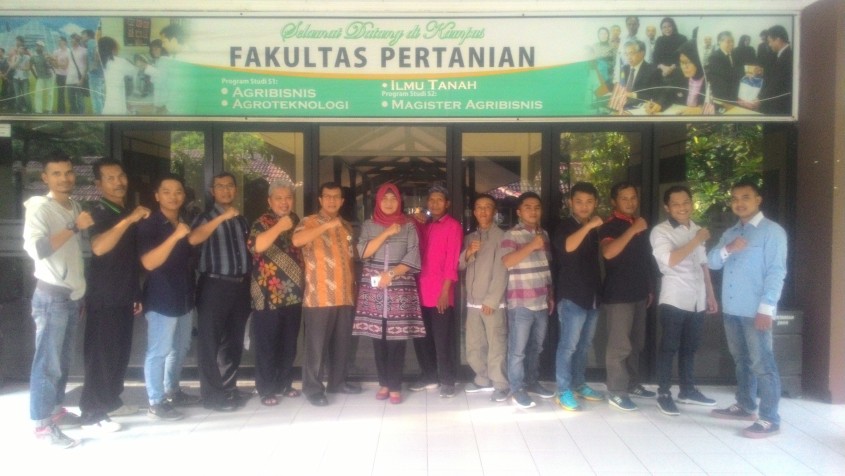 Kelompok Tani Desa Talun, Kec. Bandungan, Kab. Semarang usai mengikuti pelatihan di Fak. Pertanian