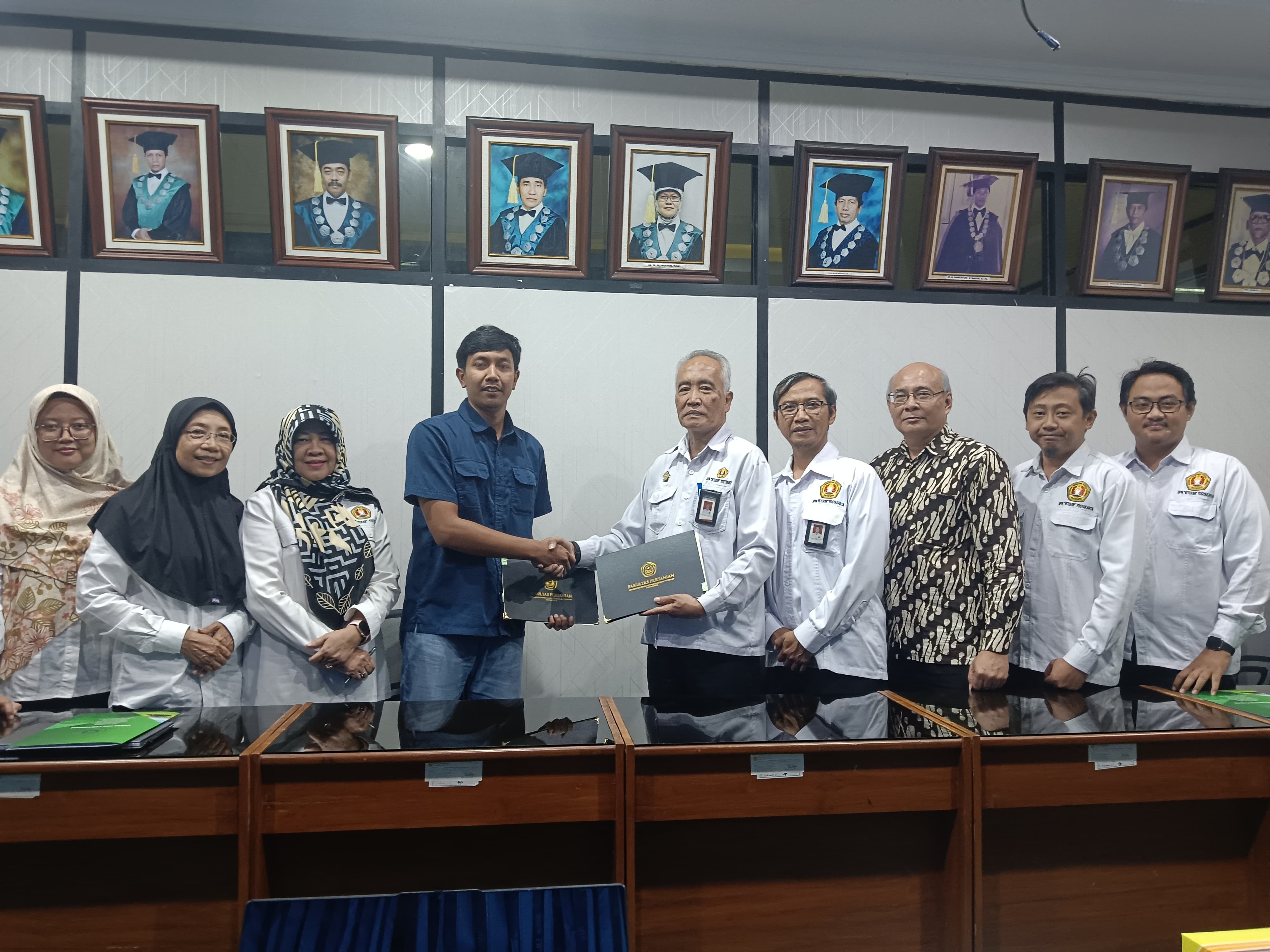 Faculty of Agriculture UPNVY and Palm Oil Industry (PT Windu Nabatindo Lestari) Join Forces to Protect Vital Pollinator