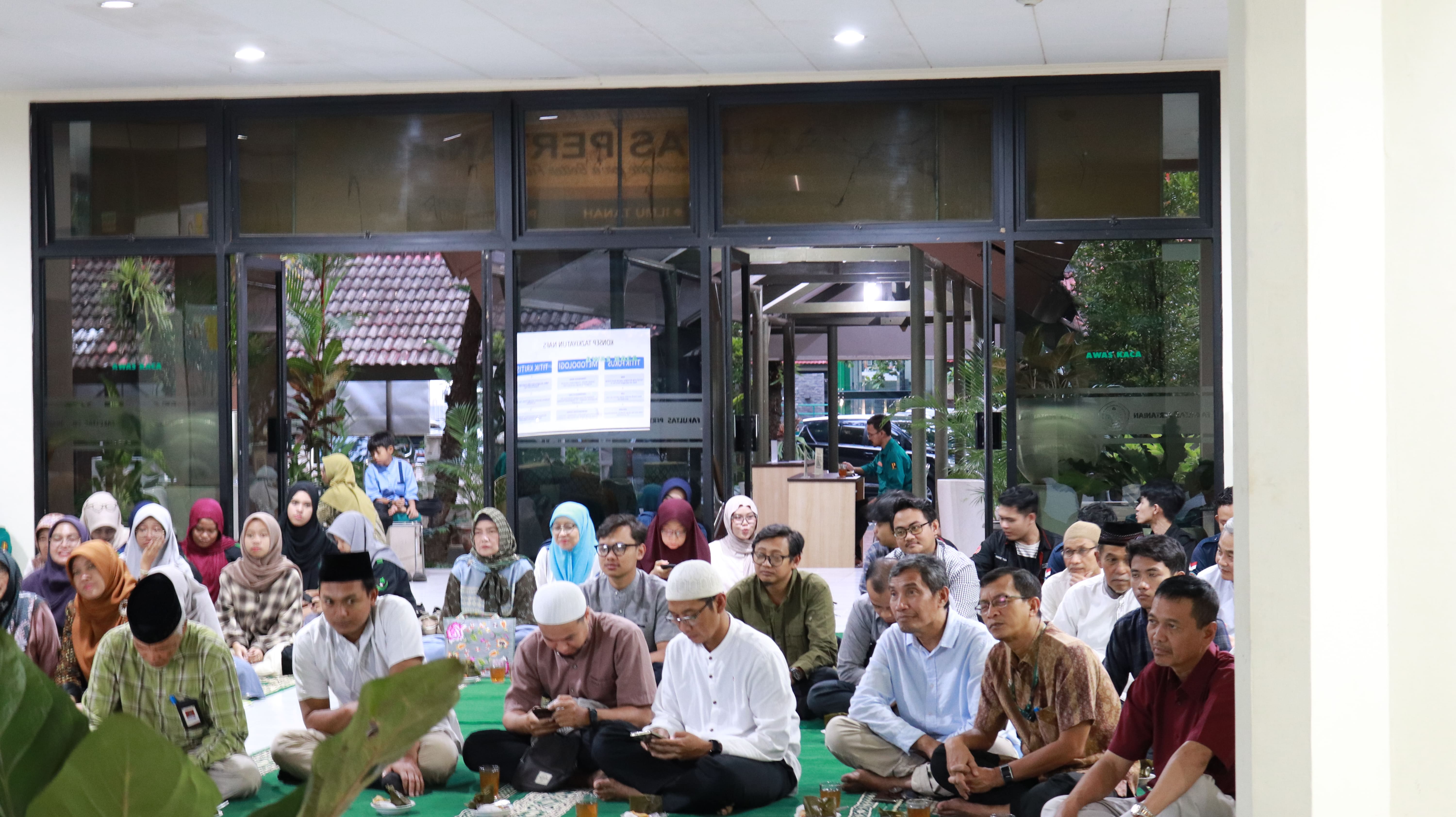 Ramadan Full of Blessings: Faculty of Agriculture, UPN “Veteran” Yogyakarta Holds Iftar Gathering, Religious Study, and Congregational Tarawih Prayer – “Strengthening the Bonds of Brotherhood within the Academic Community”