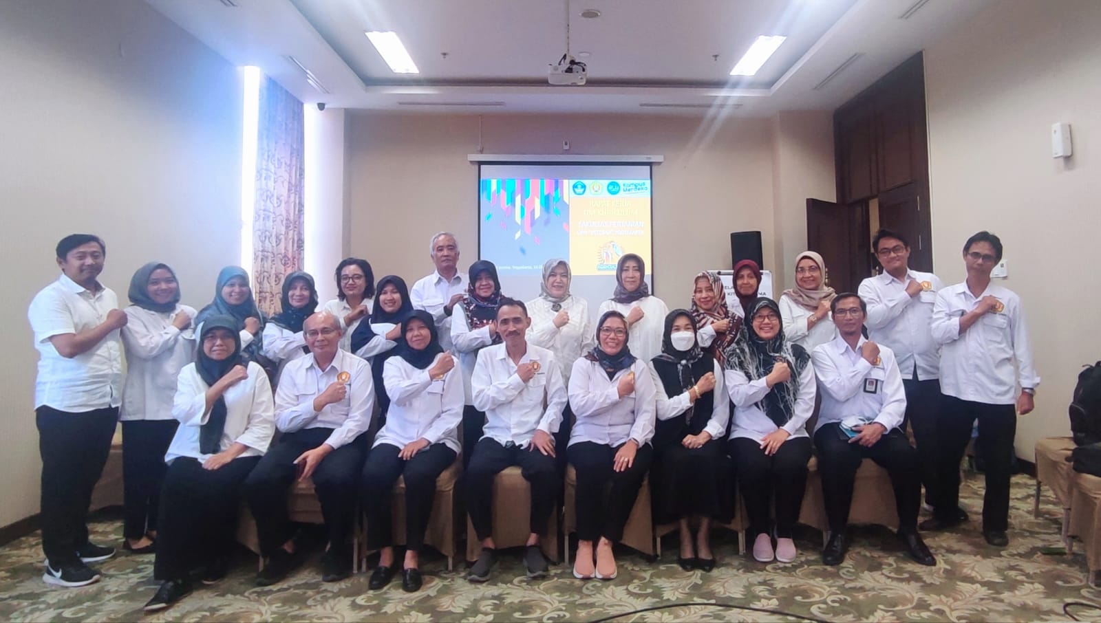 Tim Kurikulum Mengikuti Rapat peninjauan kurikulum dan RPS OBE