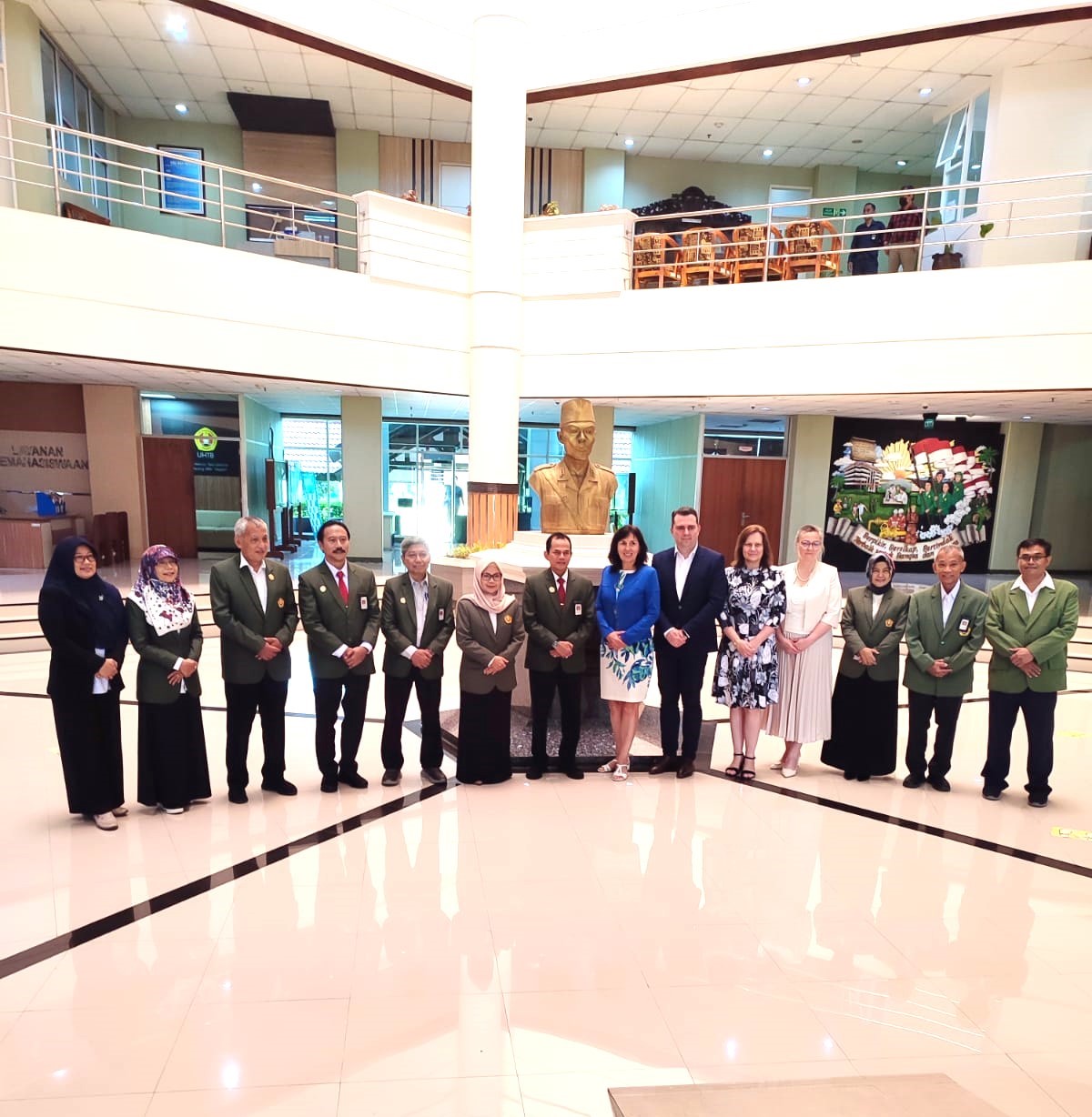 FP UPNVY menyaksikan penandatangan MoU antara UPNVY dan Eszterhazy Karoly Chatolic University, Hungary